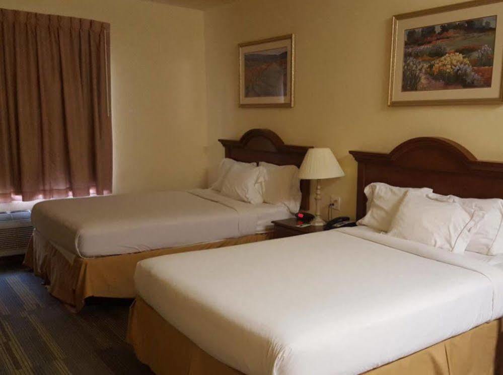 Reddy Hotel Plainview Eksteriør bilde